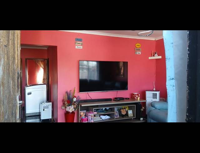 3 BEDROOM HOUSE FOR SALE IN ENNERDALE EXT 5